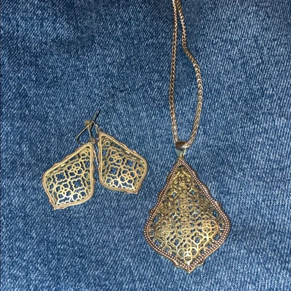Kendra Scott Gold Filigree Earrings - Picture 1 of 7